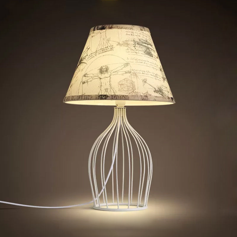 Lampe de Table Chic en Métal avec Abat-Jour Conique - Santeova