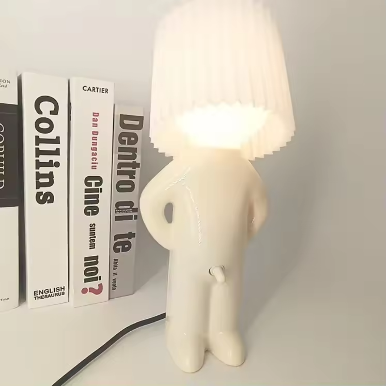 Lampada da Scrivania Originale a Forma di Figurina