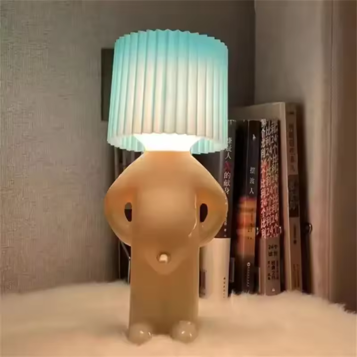 Lampada da Scrivania Originale a Forma di Figurina