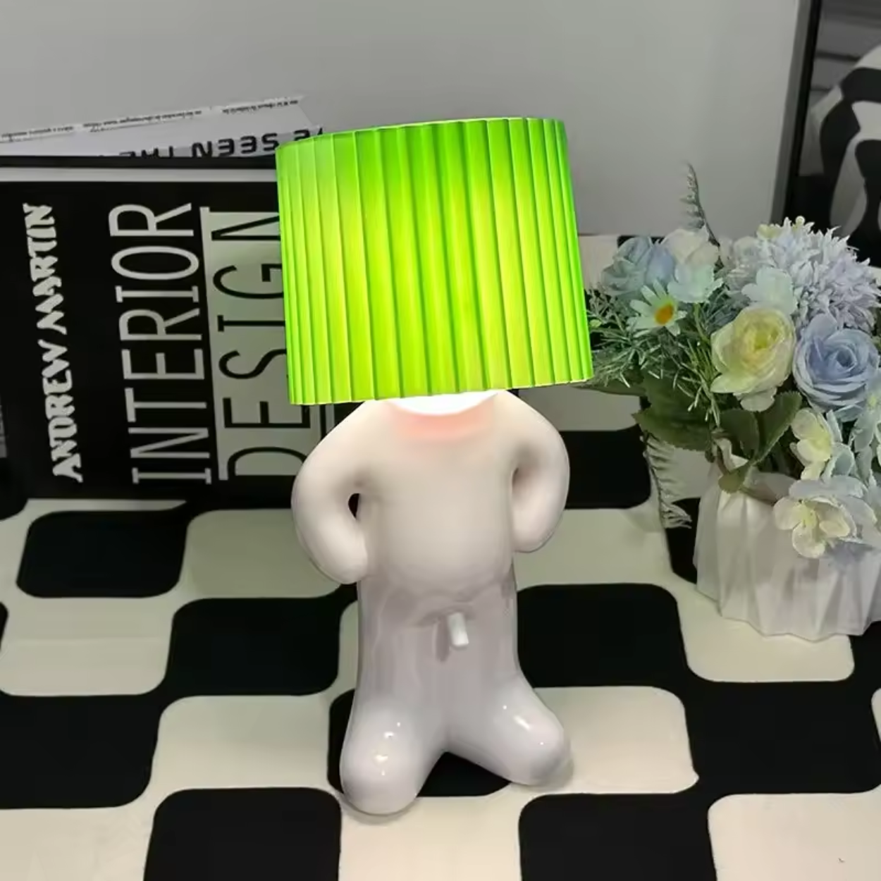 Lampada da Scrivania Originale a Forma di Figurina