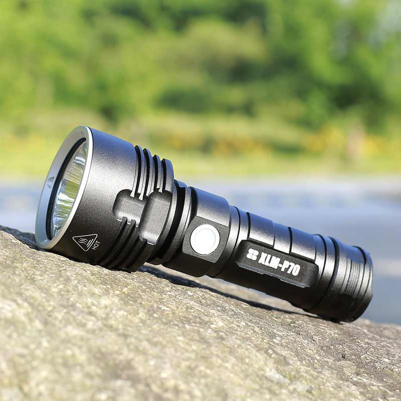 Torche LED Puissante Réchargeable 9 Fonctions - Foivo