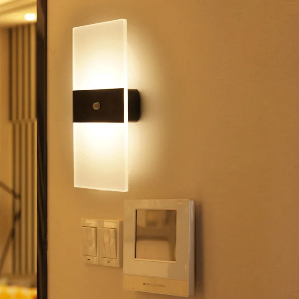 Lampada da parete LED elegante ricaricabile